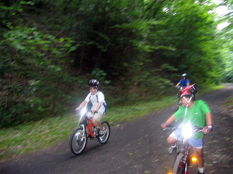 downhill-1.jpg - Billy, Nicky and Sandra zooming down the tril